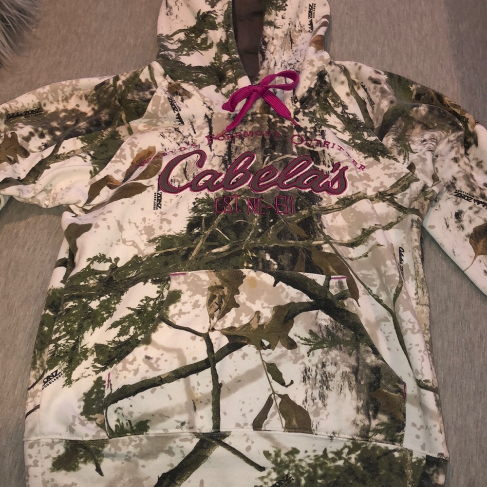 Cabelas white and pink camo sweatshirt